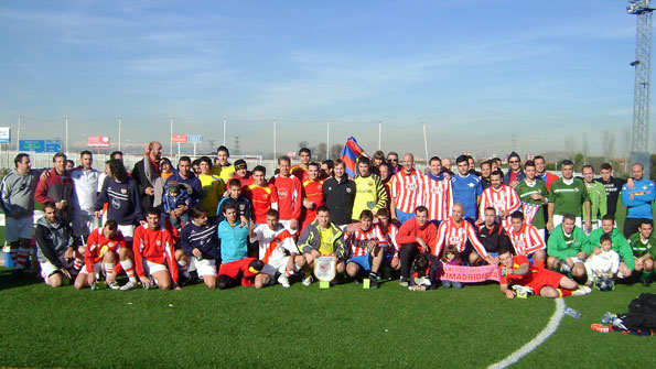Recogida solidaria de alimentos en la previa del Rayo Vallecano – RCD Espanyol