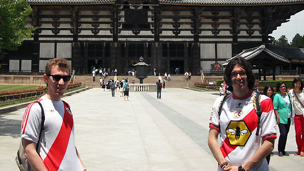 Rayistas en Japón thumbnail