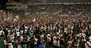 La afición del Rayo Vallecano se moviliza bajo el lema #AhoraRayoAhora